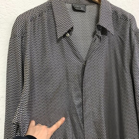 VERSACE Classic V2 Authentic Mens XL Silk Zig Zag Pattern Button Down Shirt - Picture 4 of 13
